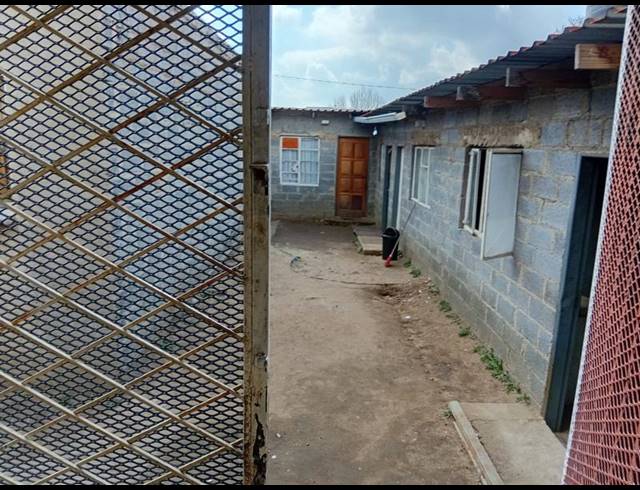 11 BEDROOM HOUSE FOR SALE IN KENILWORTH